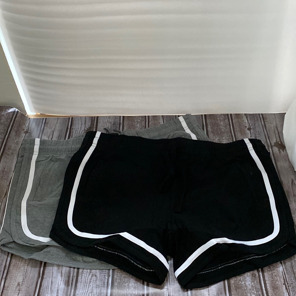 URATOT Workout 2 pack Yoga Shorts with Pockets Size Large